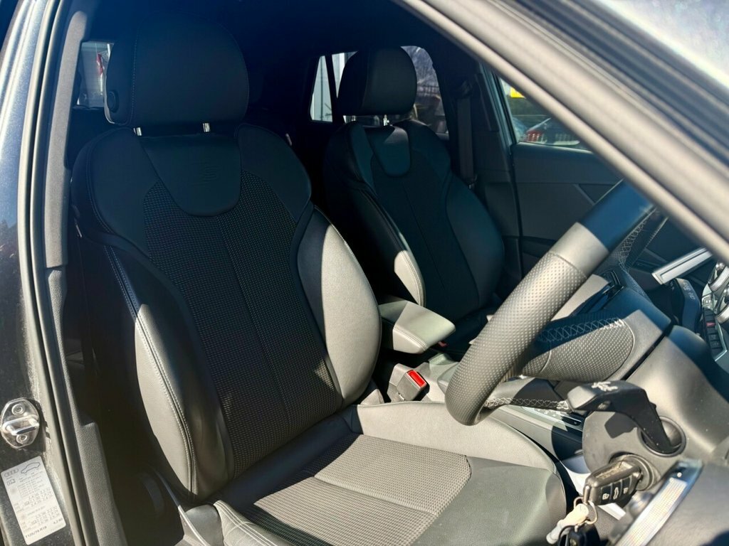 Audi Q2 1L S Line LO72WXU Grey #4