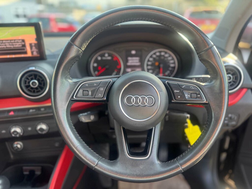Audi Q2 1.6 Q2 Sport Tdi Black #5