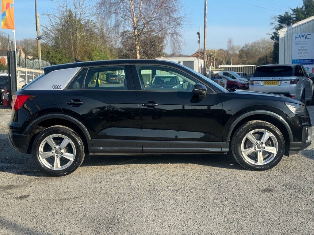 Audi Q2 1.6 Q2 Sport Tdi Black #4