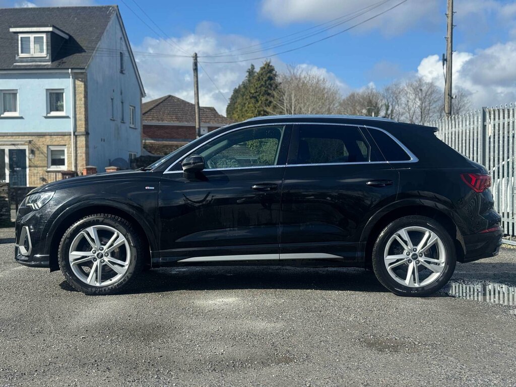 Audi Q3 1.5 Q3 S Line 35 Tfsi Mhev GU21VCT Black #4