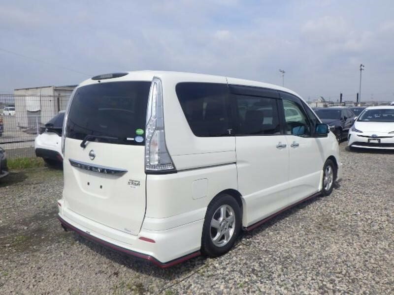 Nissan Serena Mpv White #7