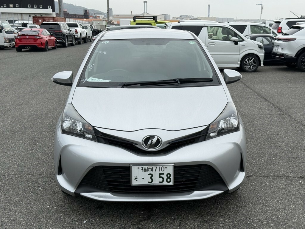Toyota Vitz 1.3 F Vitz-low Mileage- Reverse Camera-  #3