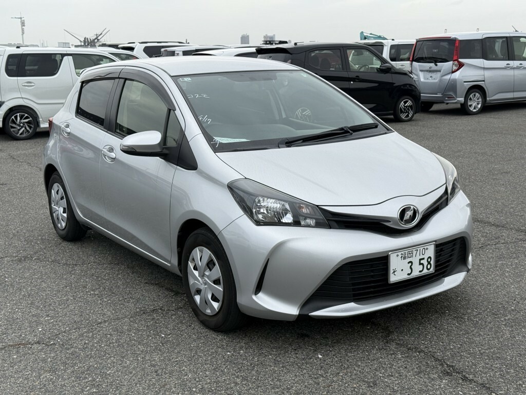 Toyota Vitz 1.3 F Vitz-low Mileage- Reverse Camera-  #2