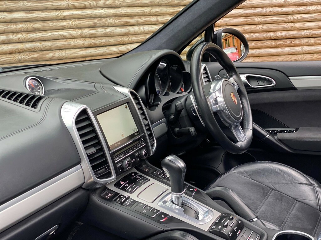 Porsche Cayenne Suv LD63HAU Black #3