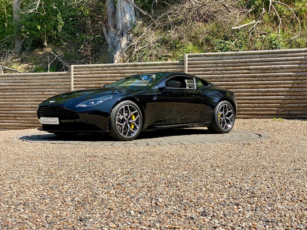 Aston Martin DB11 Coupe Black