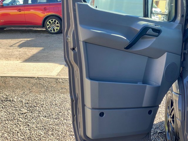 Volkswagen Crafter 2.5 Bluetdi Medium High Silver #83
