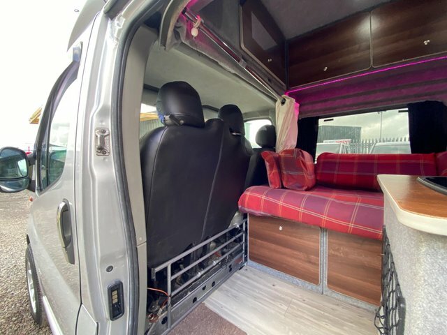 Vauxhall Vivaro Mpv White #45