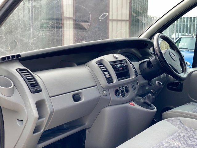 Vauxhall Vivaro Mpv White #70