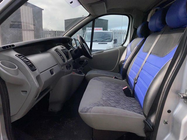Vauxhall Vivaro Mpv White #71