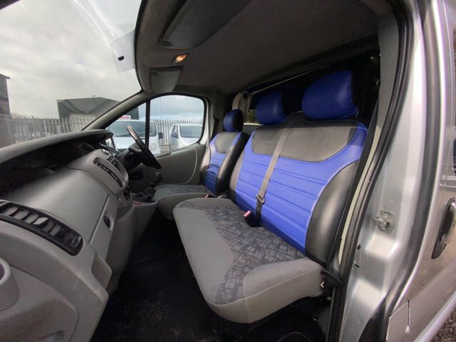 Vauxhall Vivaro Mpv White #72