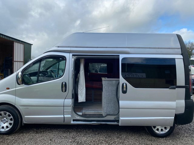 Vauxhall Vivaro Mpv White #8
