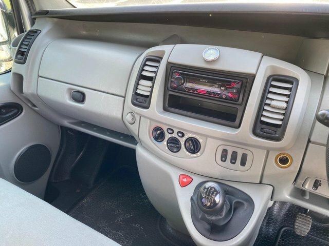 Vauxhall Vivaro Mpv White #27