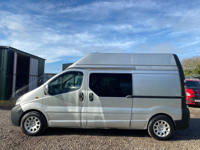 Vauxhall Vivaro Mpv White #74