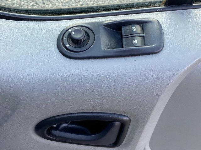 Vauxhall Vivaro Mpv White #34