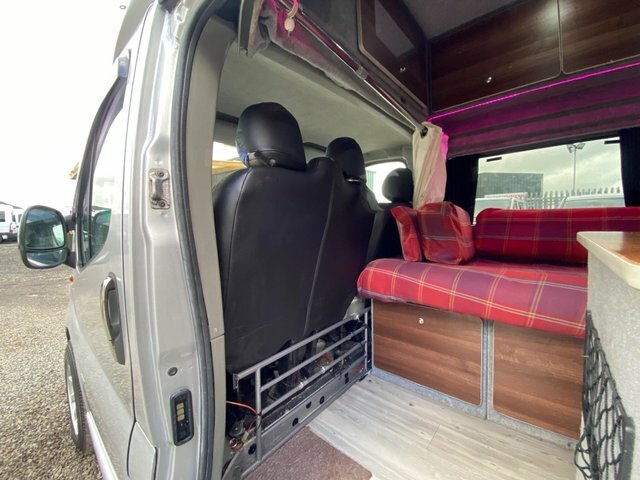Vauxhall Vivaro Mpv White #17