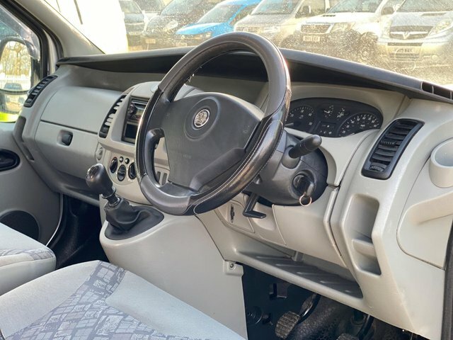 Vauxhall Vivaro Mpv White #24