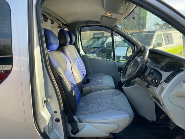 Vauxhall Vivaro Mpv White #25