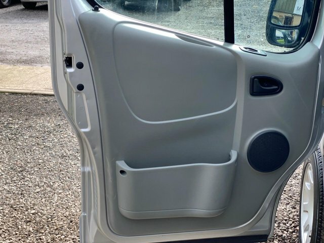 Vauxhall Vivaro Mpv White #73