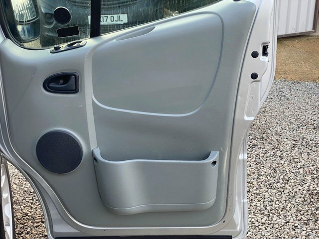 Vauxhall Vivaro Mpv White #35