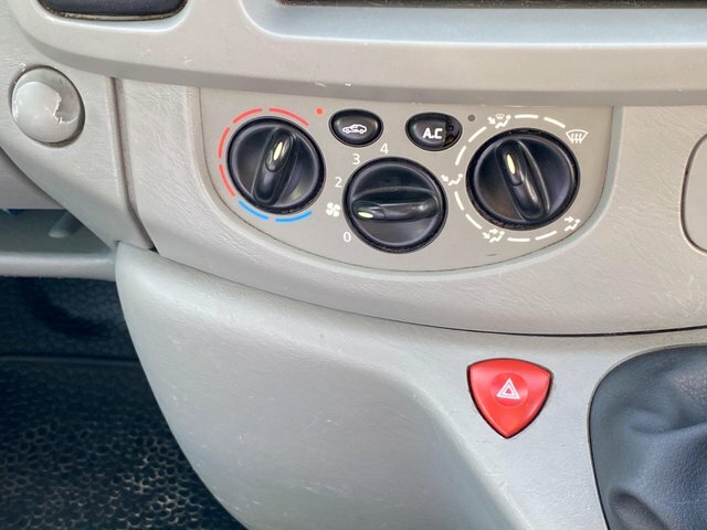 Vauxhall Vivaro Mpv White #29