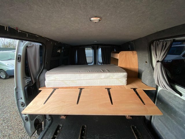 Hyundai iLoad 2.5 Crdi Esp Comfort Crew Van 6Dr 2 Silver #5
