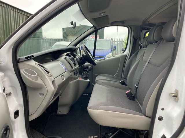 Vauxhall Vivaro Panel Van Silver #18