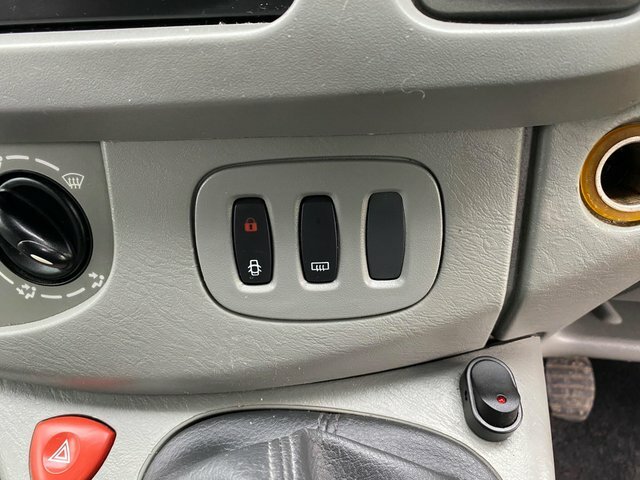 Vauxhall Vivaro Panel Van Silver #34