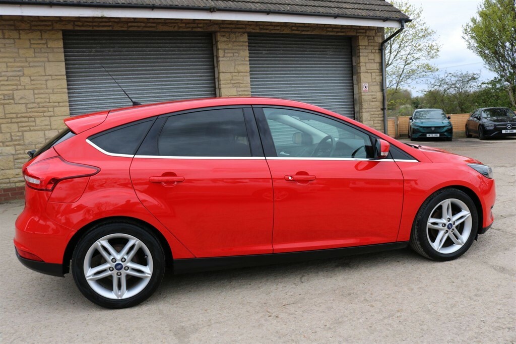 Ford Focus 1.6 Tdci Zetec Euro 5 Ss VK65FKA Red #5