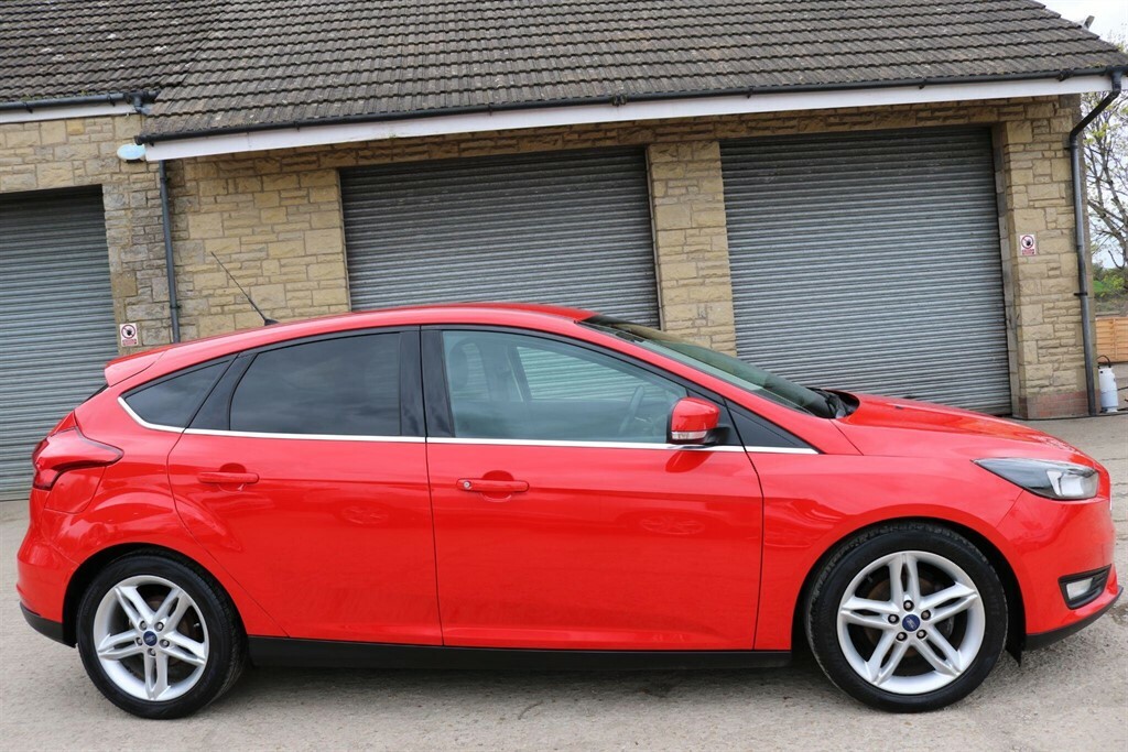 Ford Focus 1.6 Tdci Zetec Euro 5 Ss VK65FKA Red #4