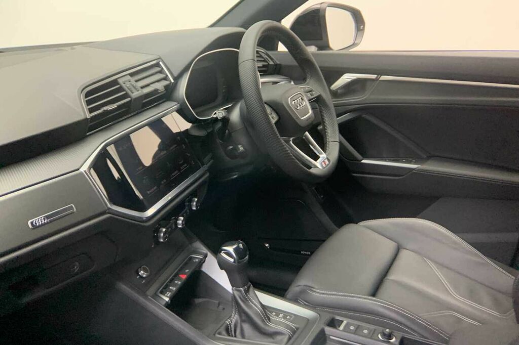 Audi Q3 S Line 35 Tfsi 150 Ps S Tronic - 2025 HJ75NKE Black #2