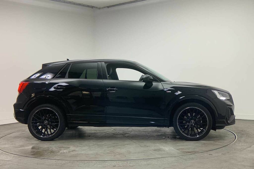 Audi Q2 Black Edition 35 Tfsi 150 Ps 6-Speed - 2025 Black #4
