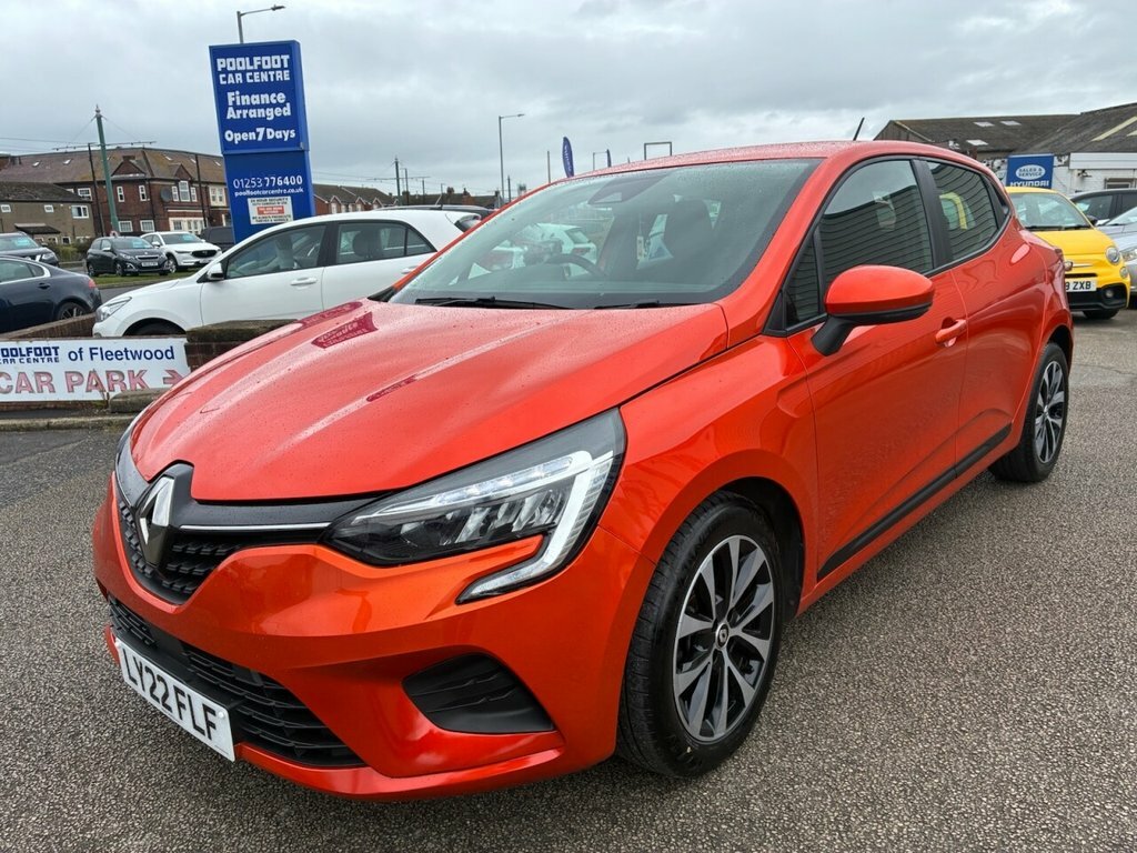 Renault Clio 1L Iconic Edition Orange