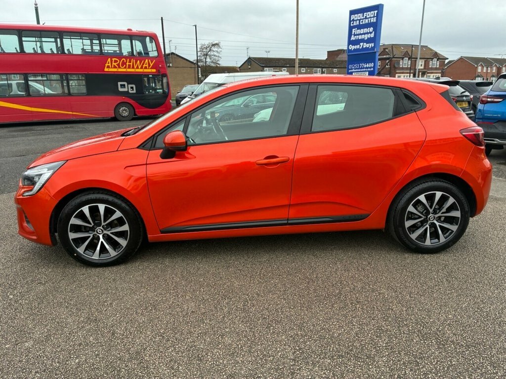 Renault Clio 1L Iconic Edition LY22FLF Orange #3