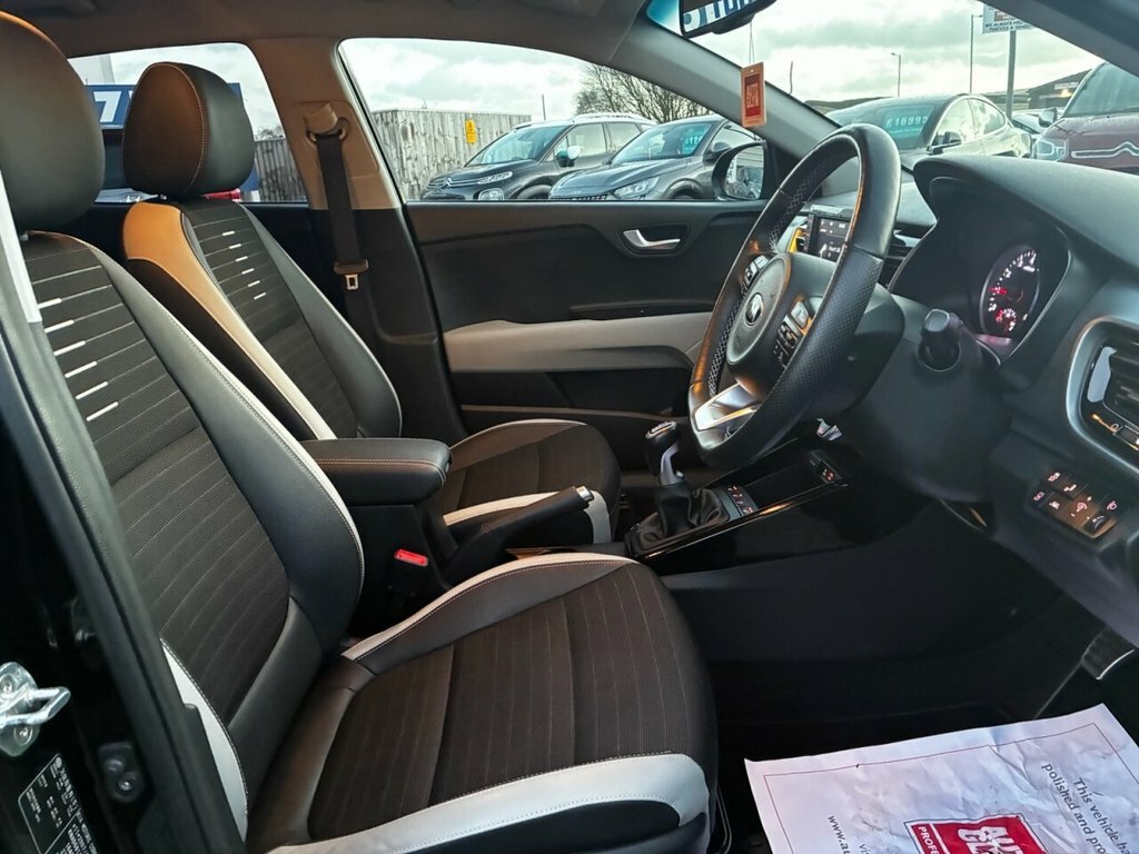 Kia Stonic 1L First Edition Black #4