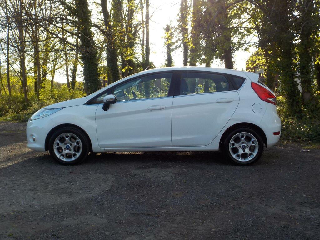 Ford Fiesta 1.25 Zetec Euro 5 PX62TGU Black #2