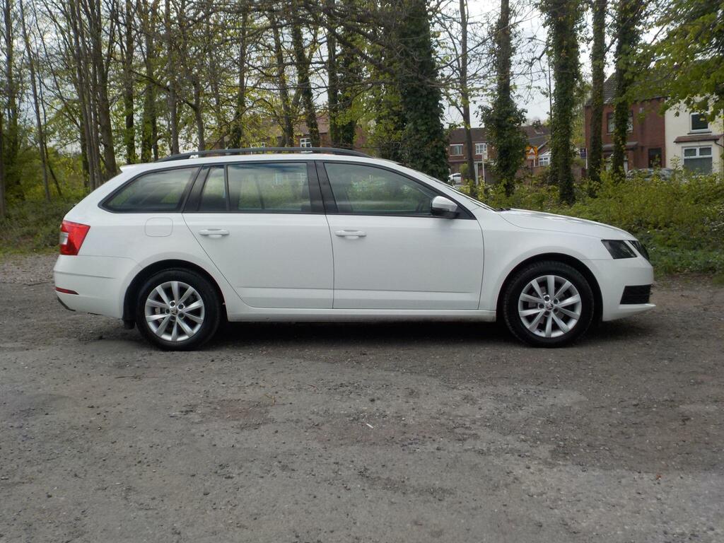 Skoda Octavia 1.6 Tdi Cr S Estate Euro 6 S S NV19XYL Black #6
