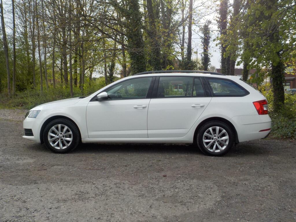 Skoda Octavia 1.6 Tdi Cr S Estate Euro 6 S S NV19XYL Black #2