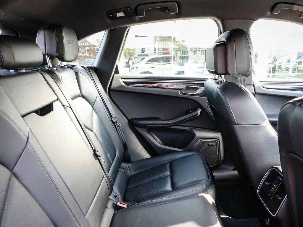 Porsche Macan Gts  White #5