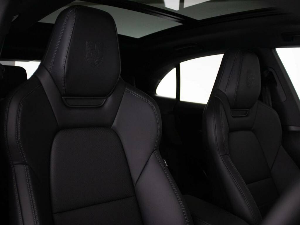 Porsche Macan 4 Electric Green #5