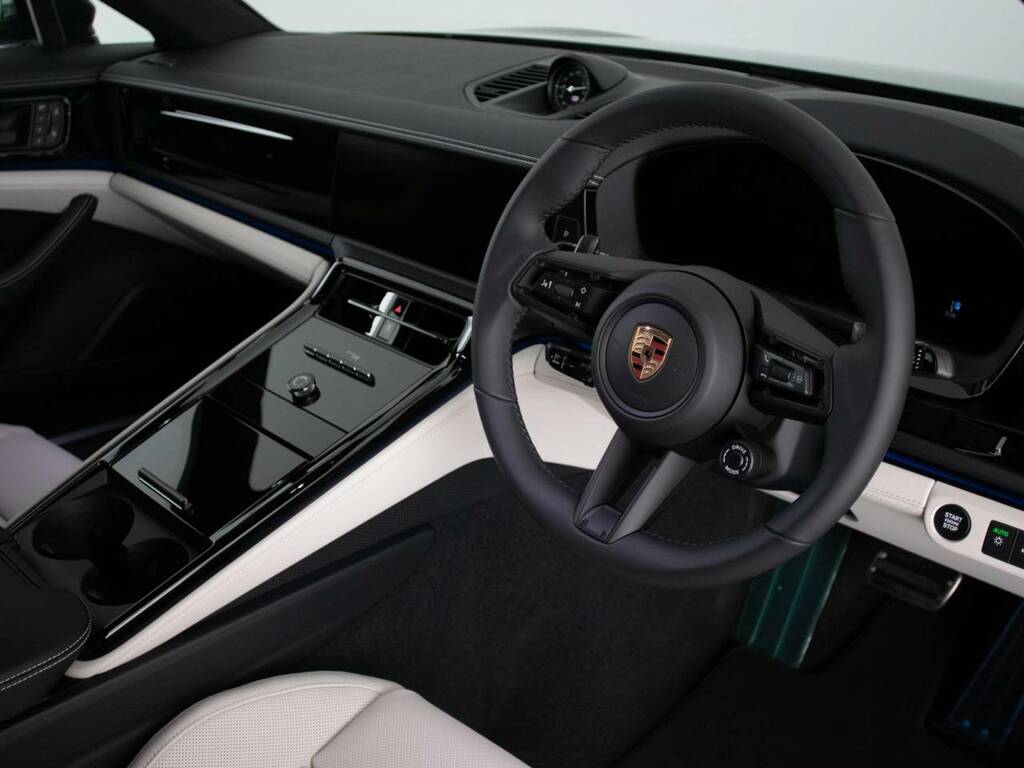 Porsche Panamera 4 Green #4