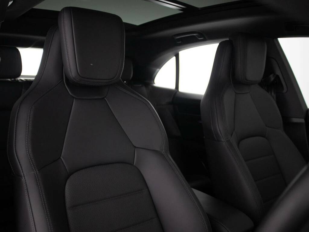 Porsche Macan Electric Black #5