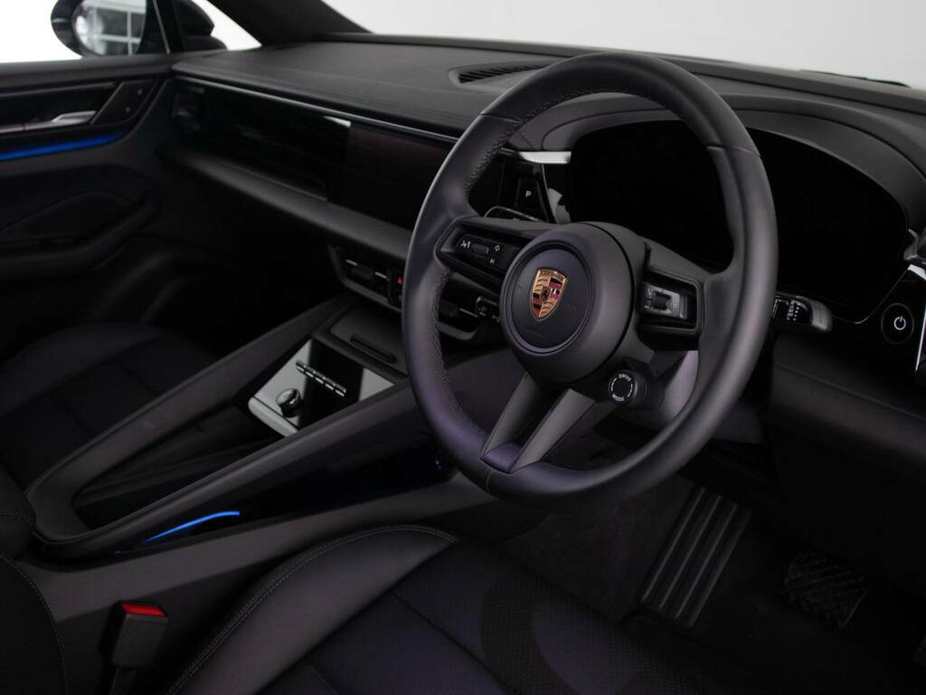 Porsche Macan Electric Black #4