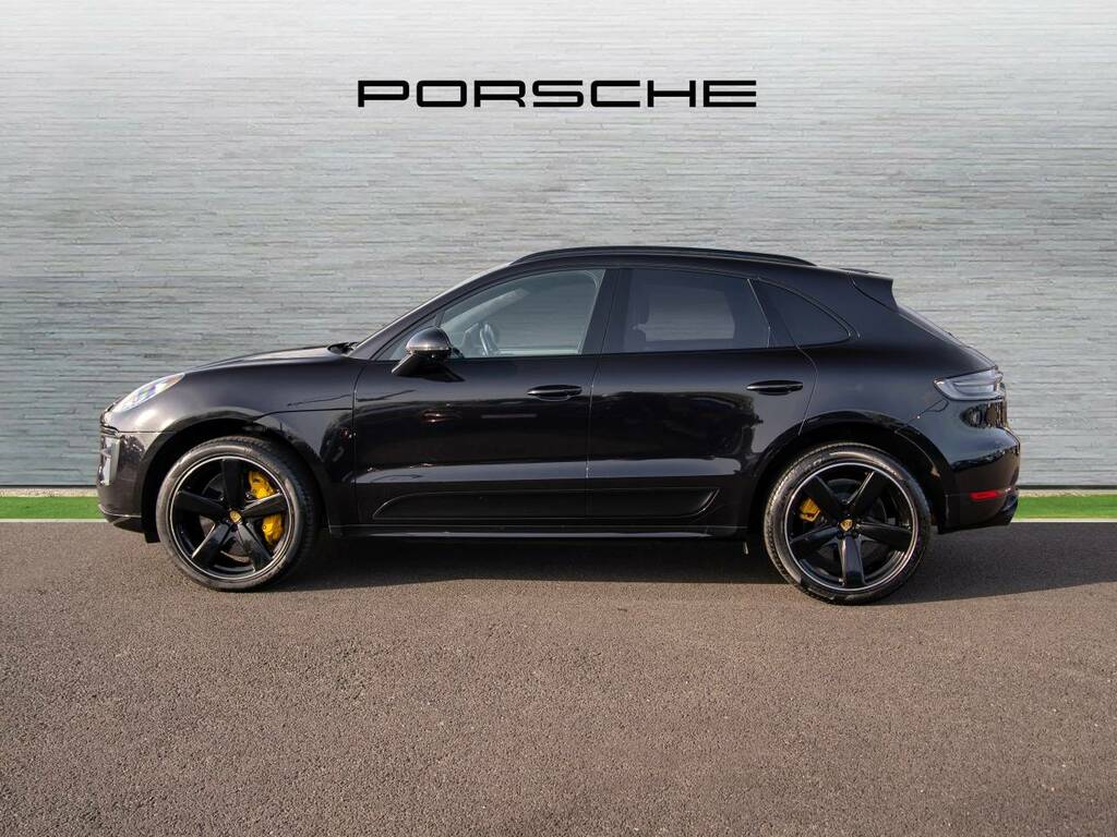 Porsche Macan Turbo My21 Black #2
