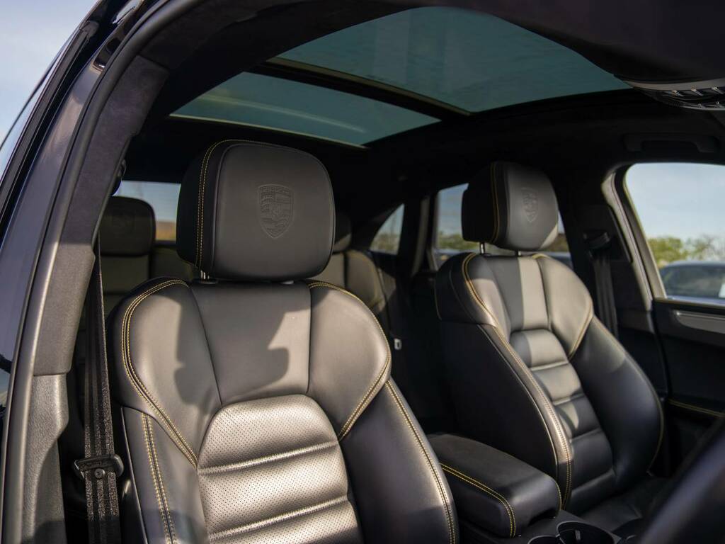 Porsche Macan Turbo My21 Black #5