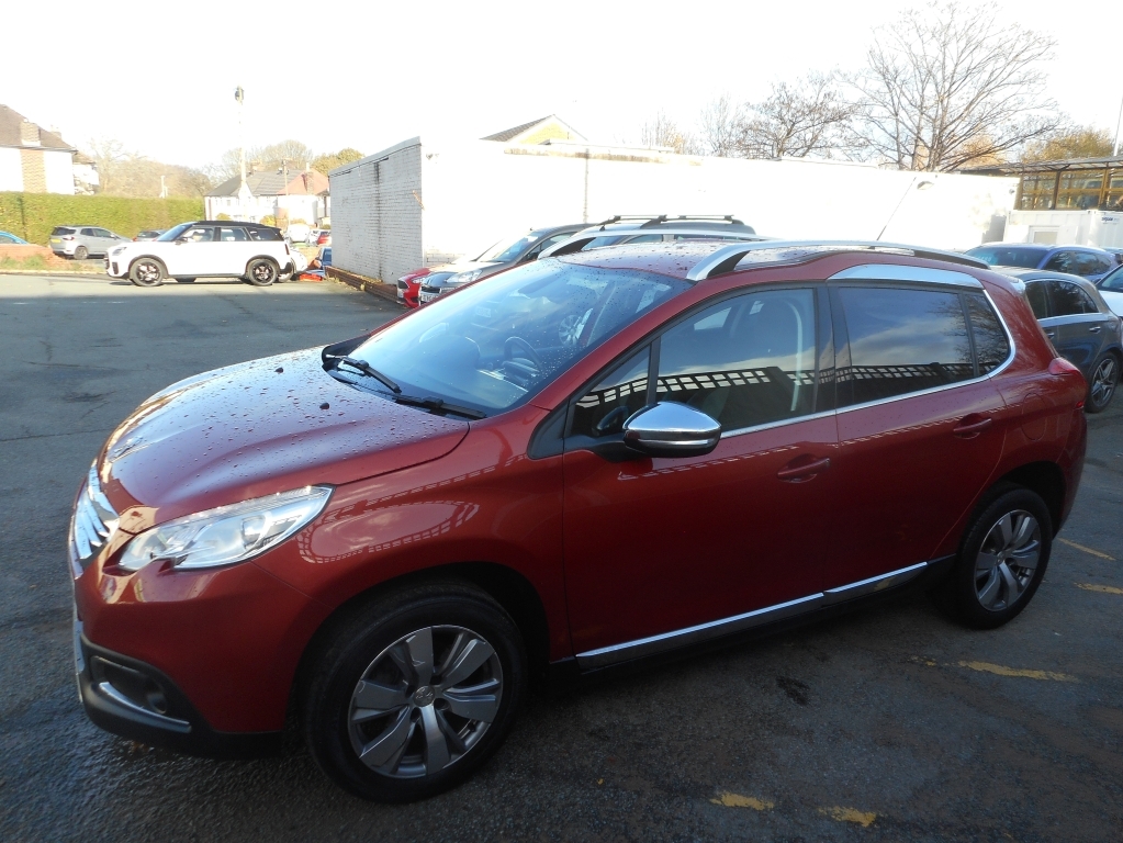 Peugeot 2008 1.2 S S Allure Red #5