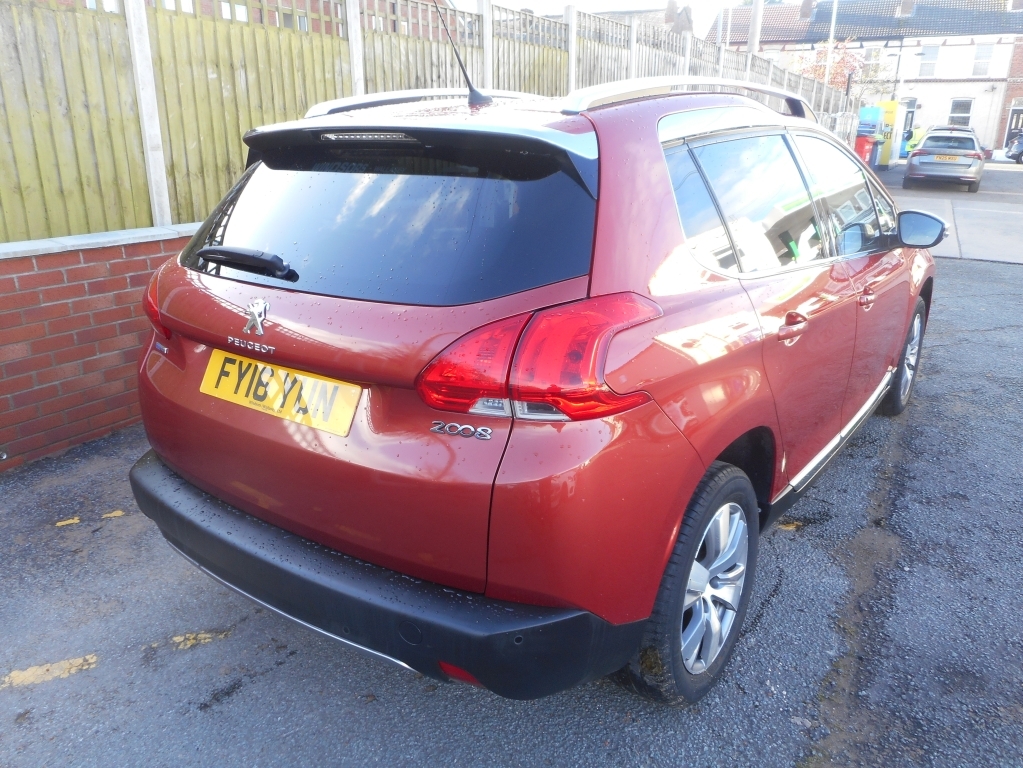 Peugeot 2008 1.2 S S Allure Red #3