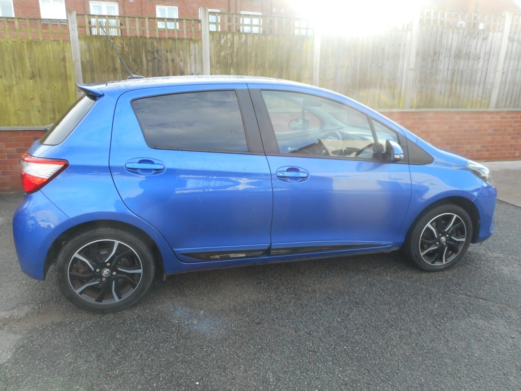 Toyota Yaris 1.5 Vvt-i Design YJ67GPS Blue #2