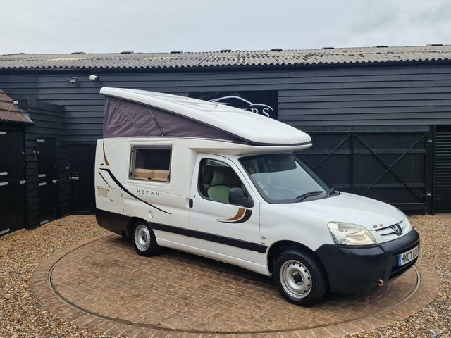 Peugeot  Estate White #16