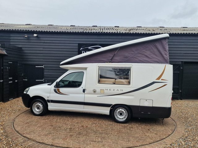 Peugeot  Estate White #17