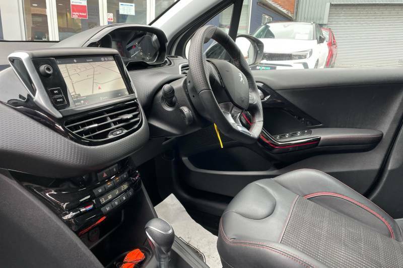 Peugeot 208 1.2 Puretech 110 Gt Line Eat6 - 2019 19 White #2